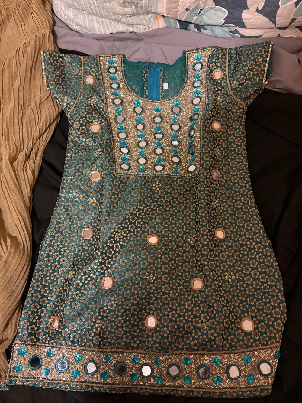 indian kurta and pants set - Picture 2 of 14